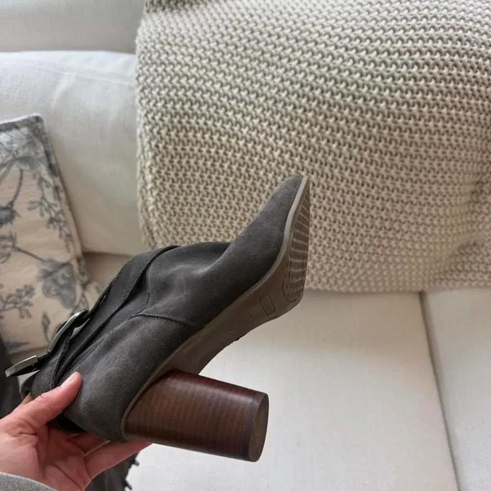 AEROSOLES gorgeous gray